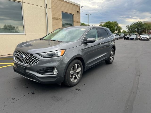 Used 2024 Gray Ford SEL image 4