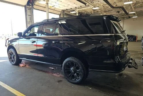 Used 2019  Ford Limited image 3