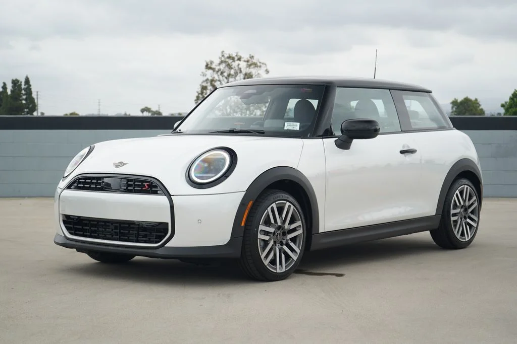 2026 MINI Hardtop Cooper S Signature's photo