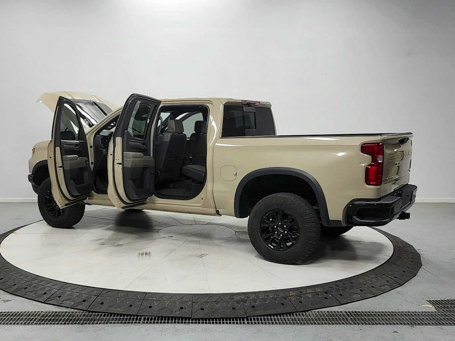 Used 2023  Chevrolet ZR2 image 13