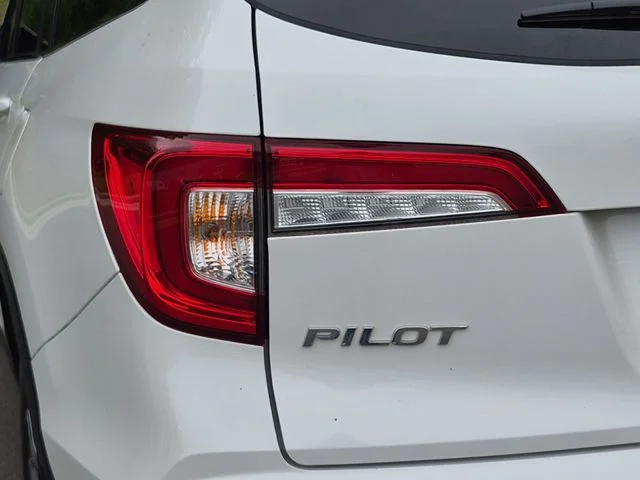 Used 2022 White Honda EX-L image 21
