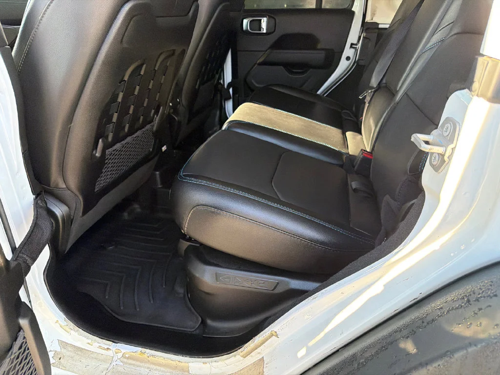 Used 2022 White/off-white Jeep Unlimited Rubicon 4xe image 21