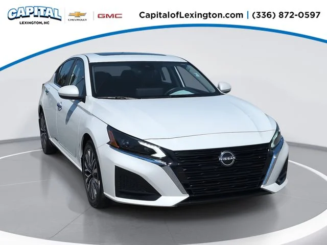 Used 2023 White Nissan 2.5 SV image 1