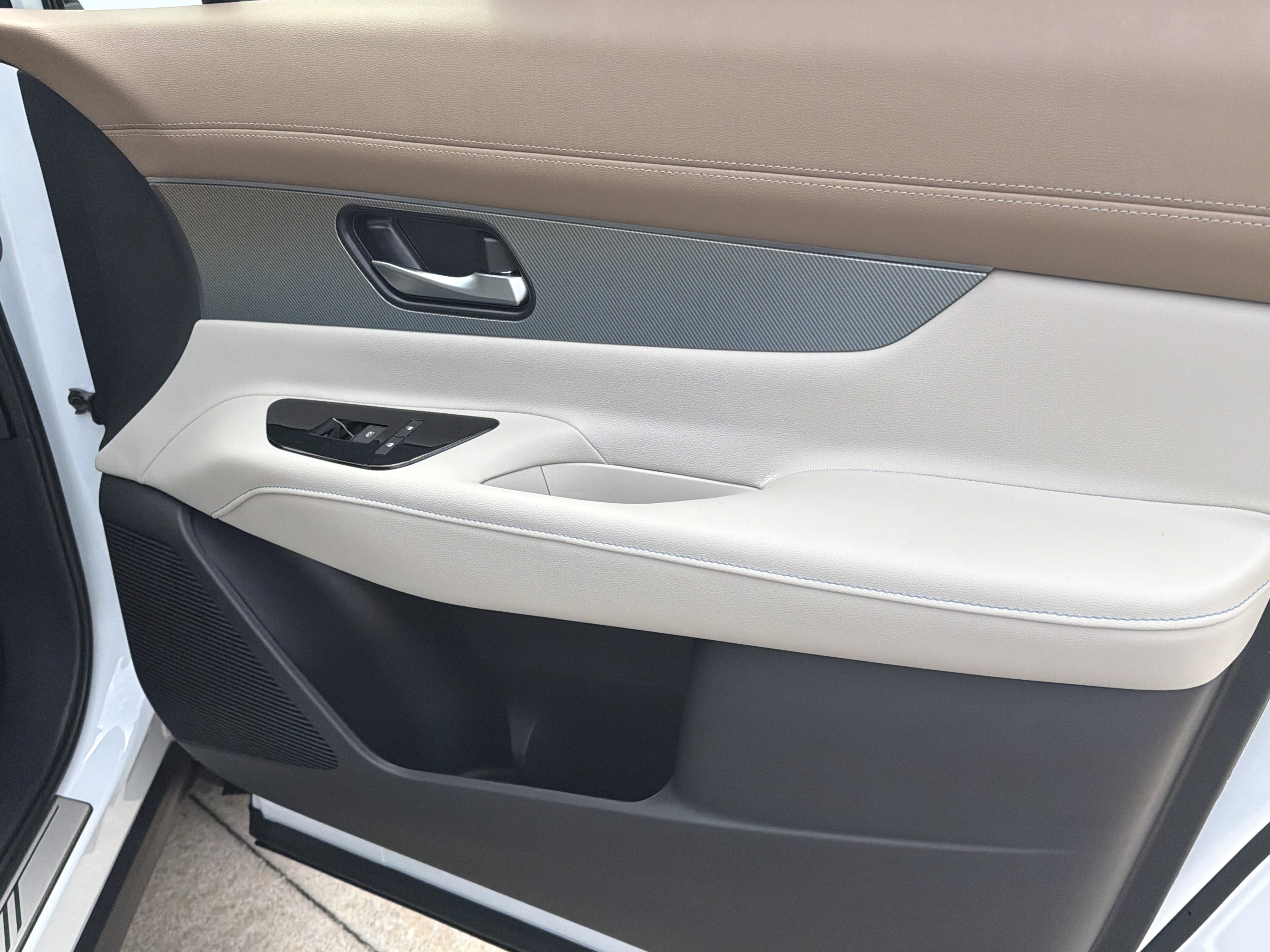 New 2026 Everest White Pearl Tricoat Nissan Platinum image 15