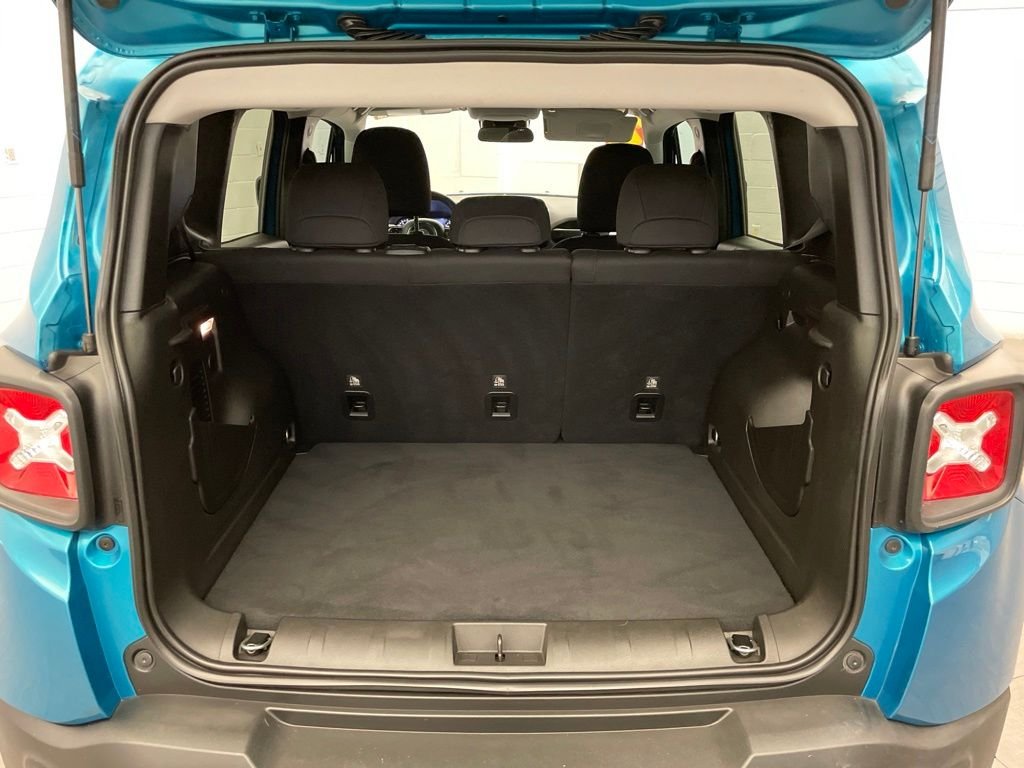 Certified Used 2021 Bikini Metallic Clearcoat Jeep Latitude image 24