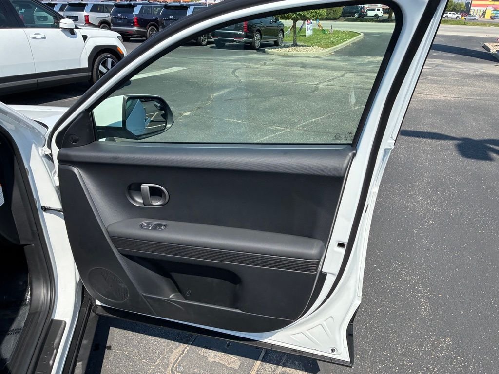 New 2026 White Hyundai SE image 31