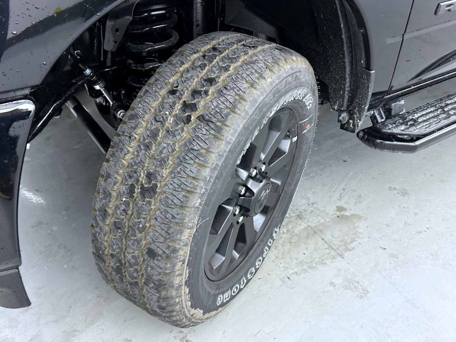 New 2026 Diamond Black Crystal Pearl-Coat Exterior Paint RAM Laramie image 23
