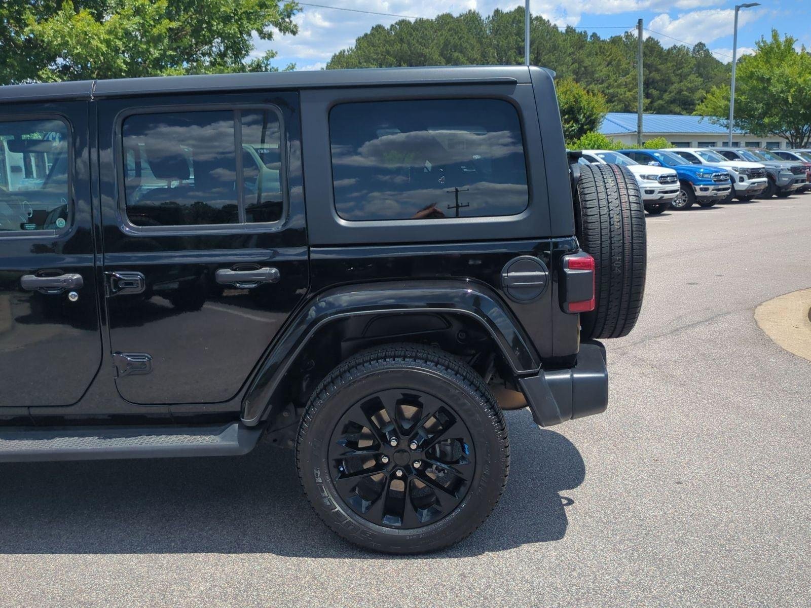 Used 2022 Black Clearcoat Jeep Unlimited Sahara image 11