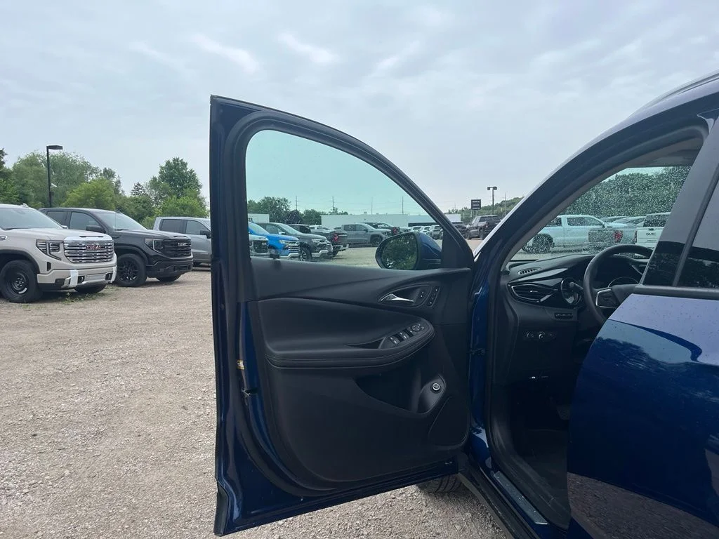 Used 2023 Sapphire Buick Essence image 19