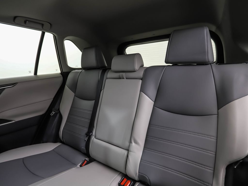 Used 2025 Pearl Toyota XLE Premium image 21