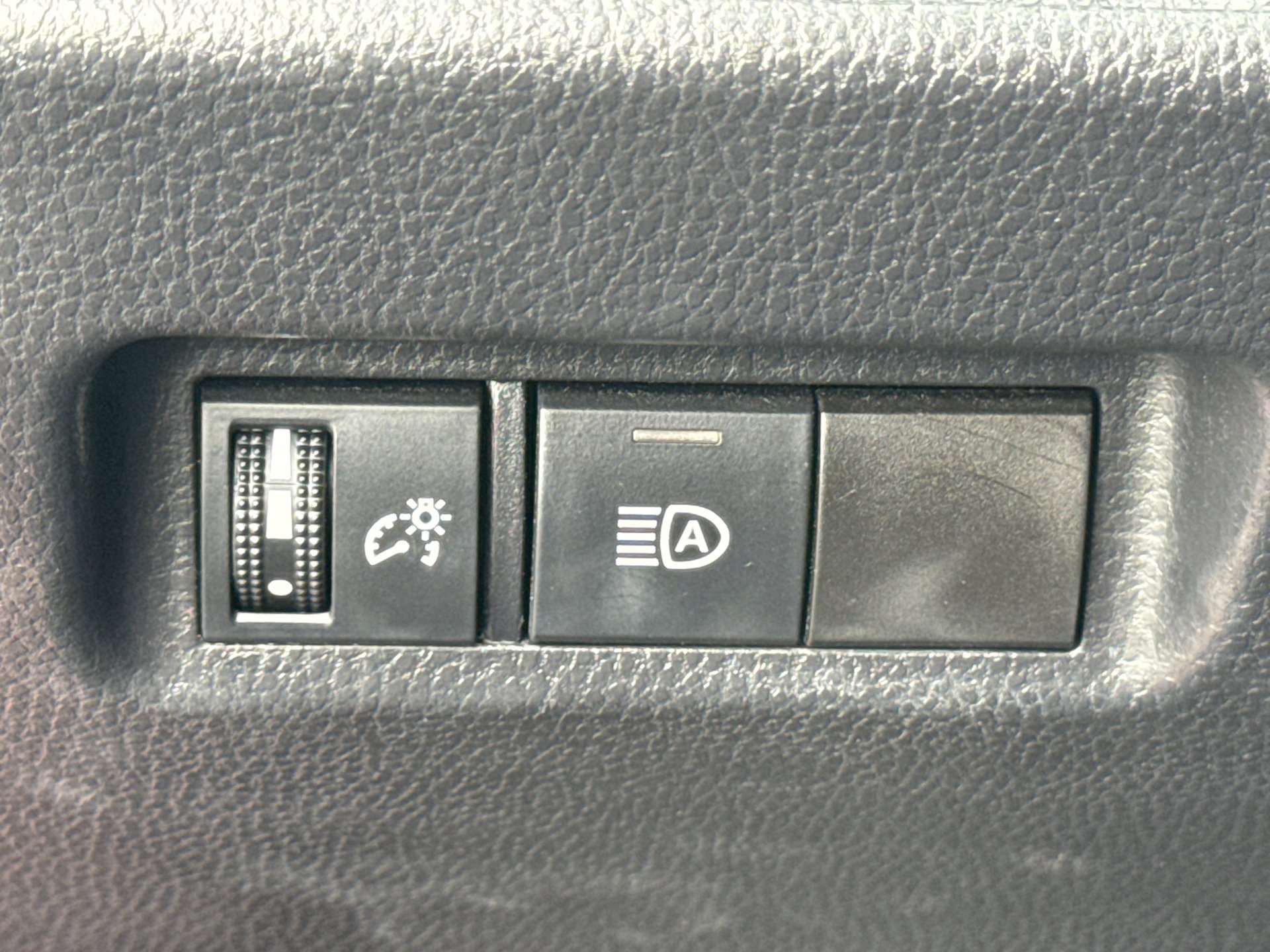 Certified Used 2022 Ruby Flare Pearl Toyota XLE image 22