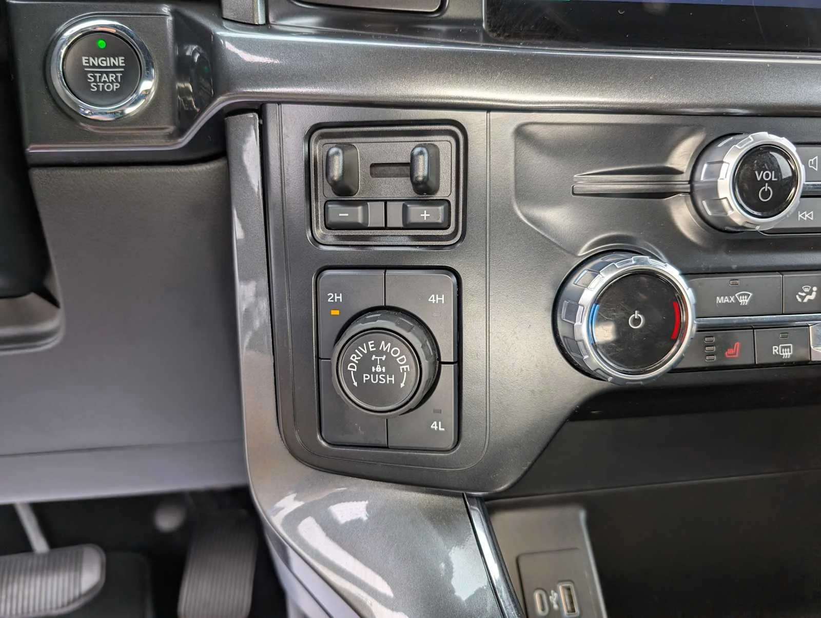 Used 2023 Oxford White Ford XLT image 34