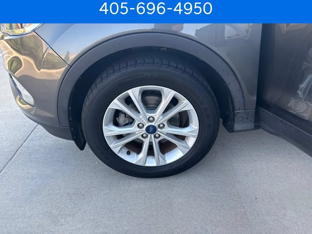 Pre-Owned 2017 Ford Escape SE