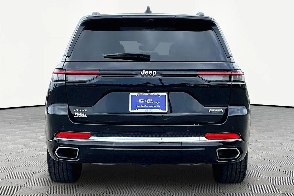 Certified Used 2024 Diamond Black Jeep Overland image 4