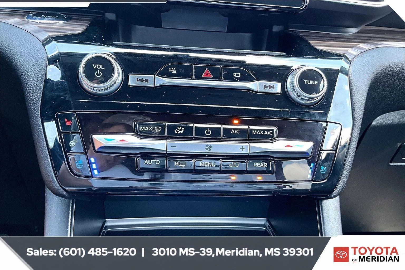 Used 2022 Oxford White Ford Limited image 23