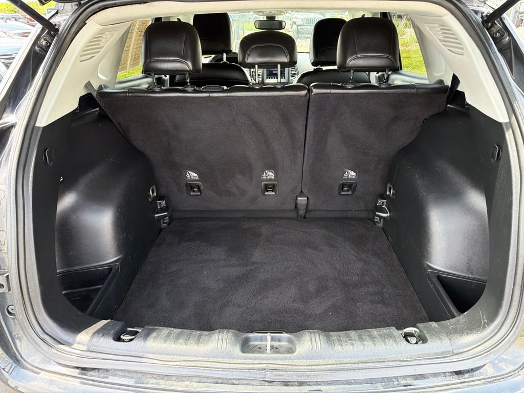 Used 2018 Black Jeep Latitude image 14