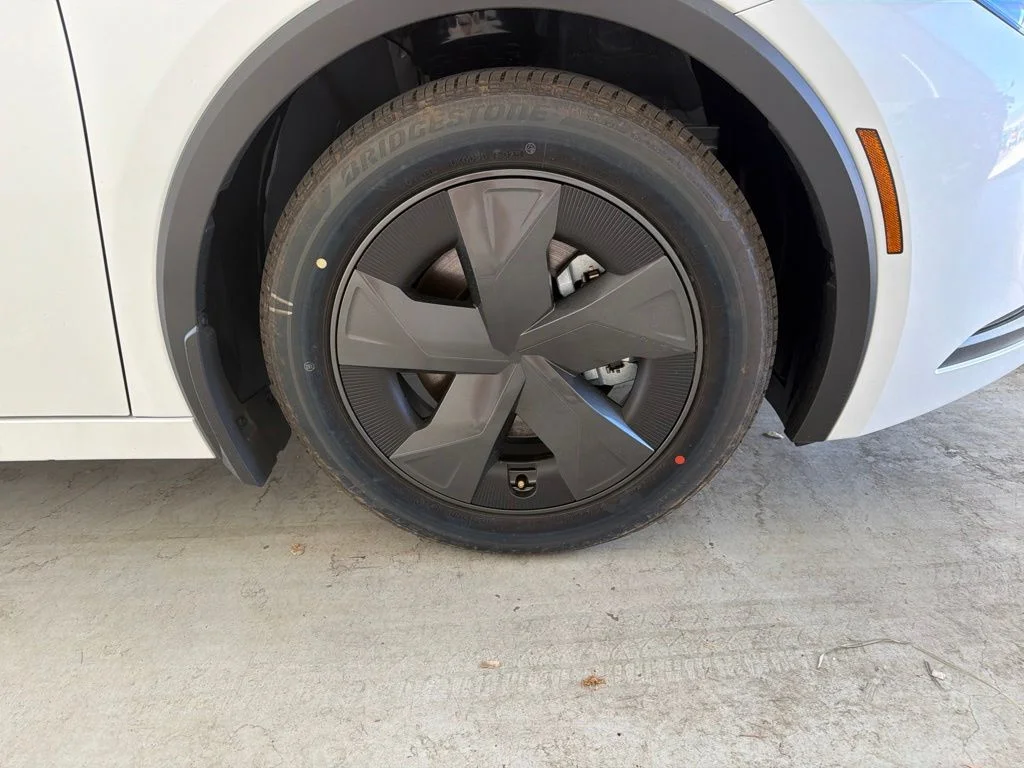 New 2026 Wind Chill Pearl <sup>1</sup> Toyota  SE image 7