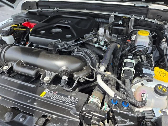 Used 2025 White Jeep Sport S image 23