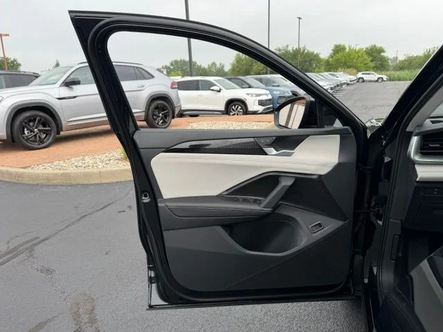 New 2026 Deep Black Pearl Volkswagen 2.0T SE image 15