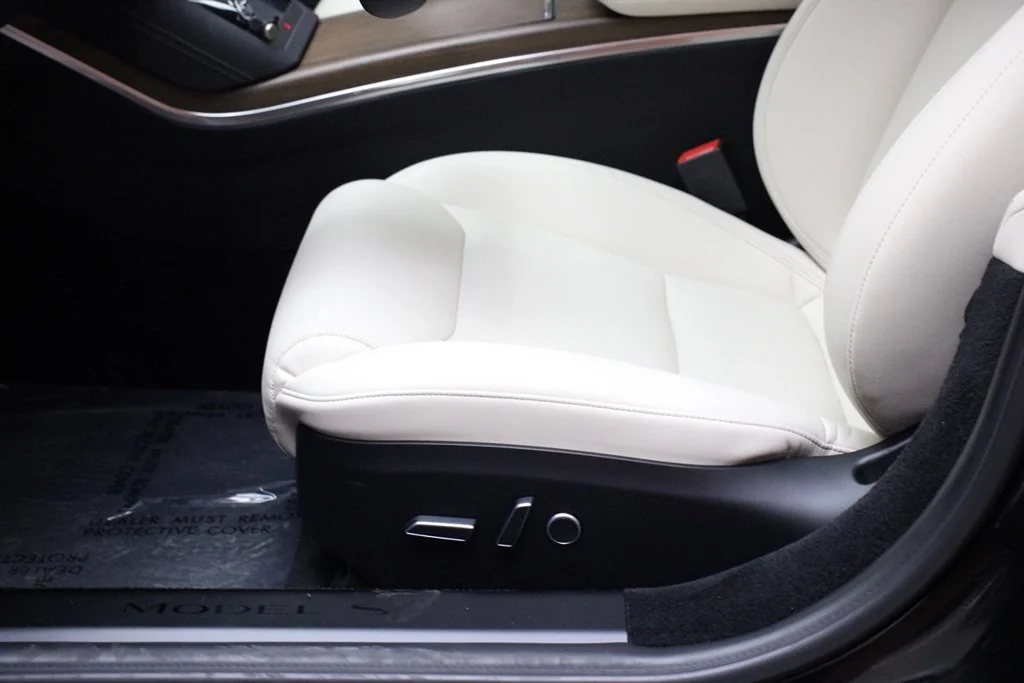 Used 2022 Solid Black Tesla Base image 44