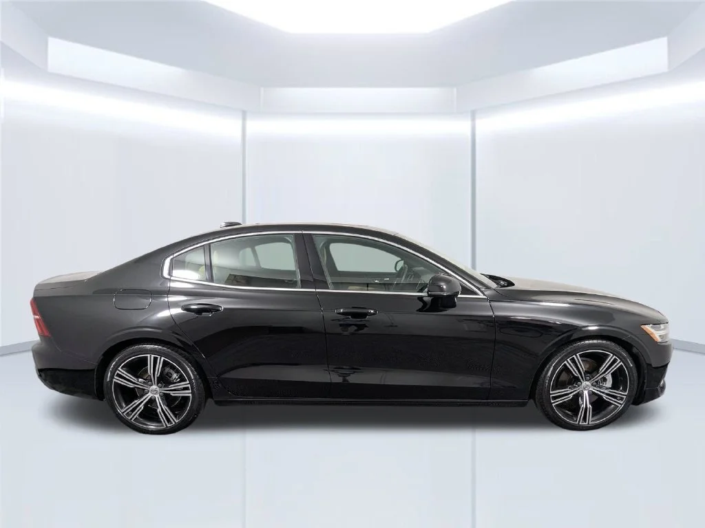 Certified Used 2020 Black Volvo T5 Inscription image 21
