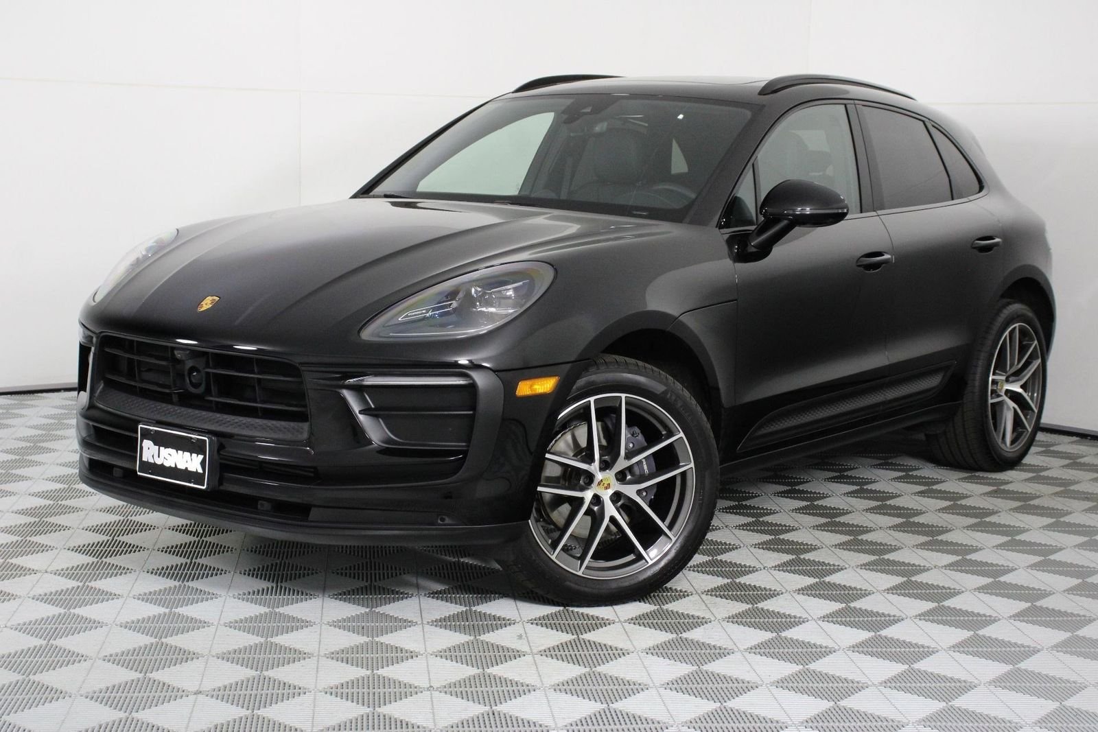 2026 Porsche Macan -'s photo