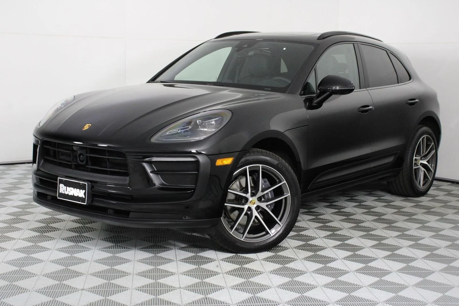 2026 Porsche Macan -'s photo