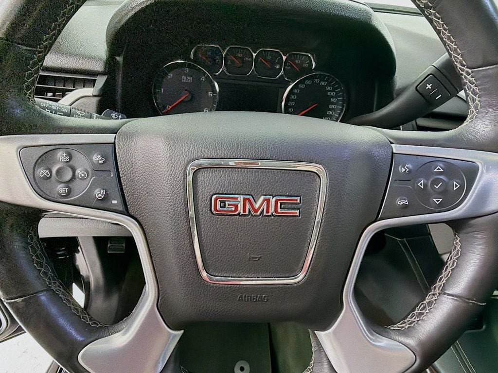 Used 2017 Onyx Black GMC 4WD 4dr SLT image 11