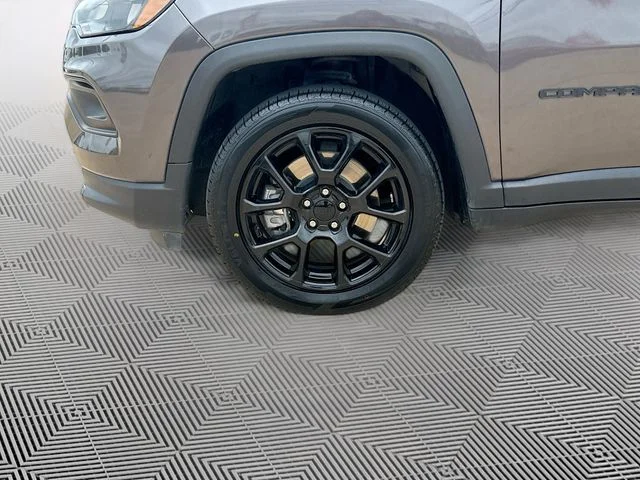 Used 2023 Gray Jeep Altitude image 33