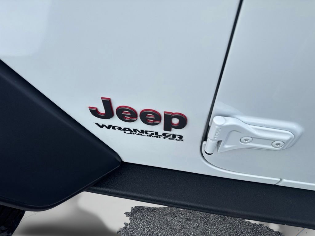 Used 2021 Bright White Clearcoat Jeep Unlimited Rubicon image 25