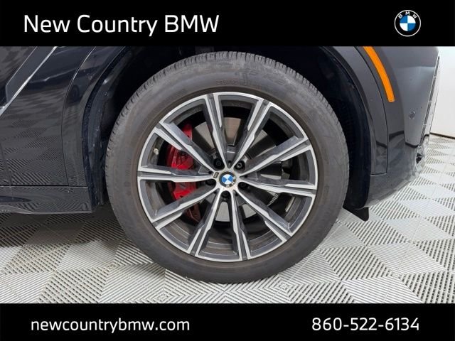 Used 2024 Black Sapphire Metallic BMW xDrive40i image 9