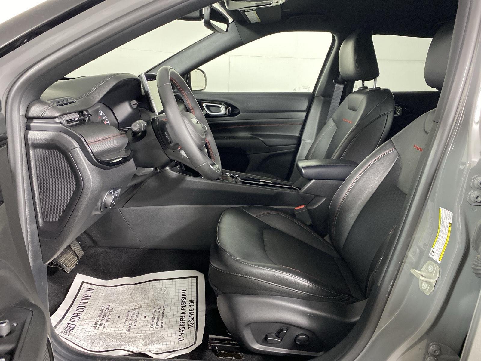 Used 2023 Sting-Gray Clearcoat Jeep Trailhawk image 8