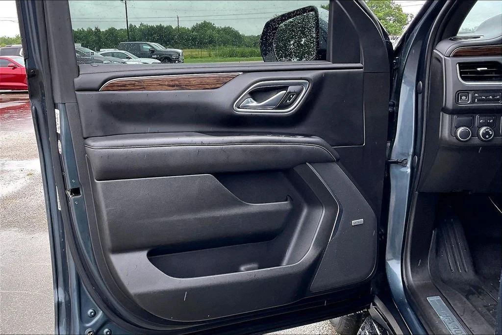 Used 2021 Gray Chevrolet Premier image 17