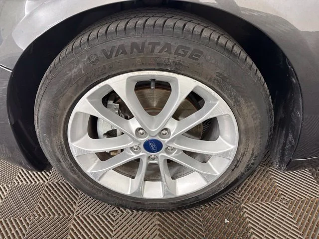 Used 2019 Gray Ford SE image 34