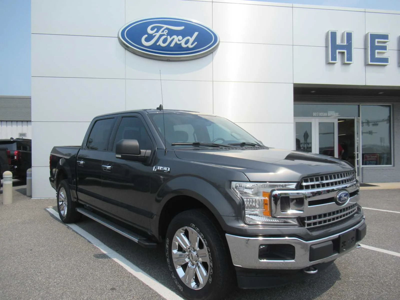 Used 2020 Magnetic Ford XLT image 3
