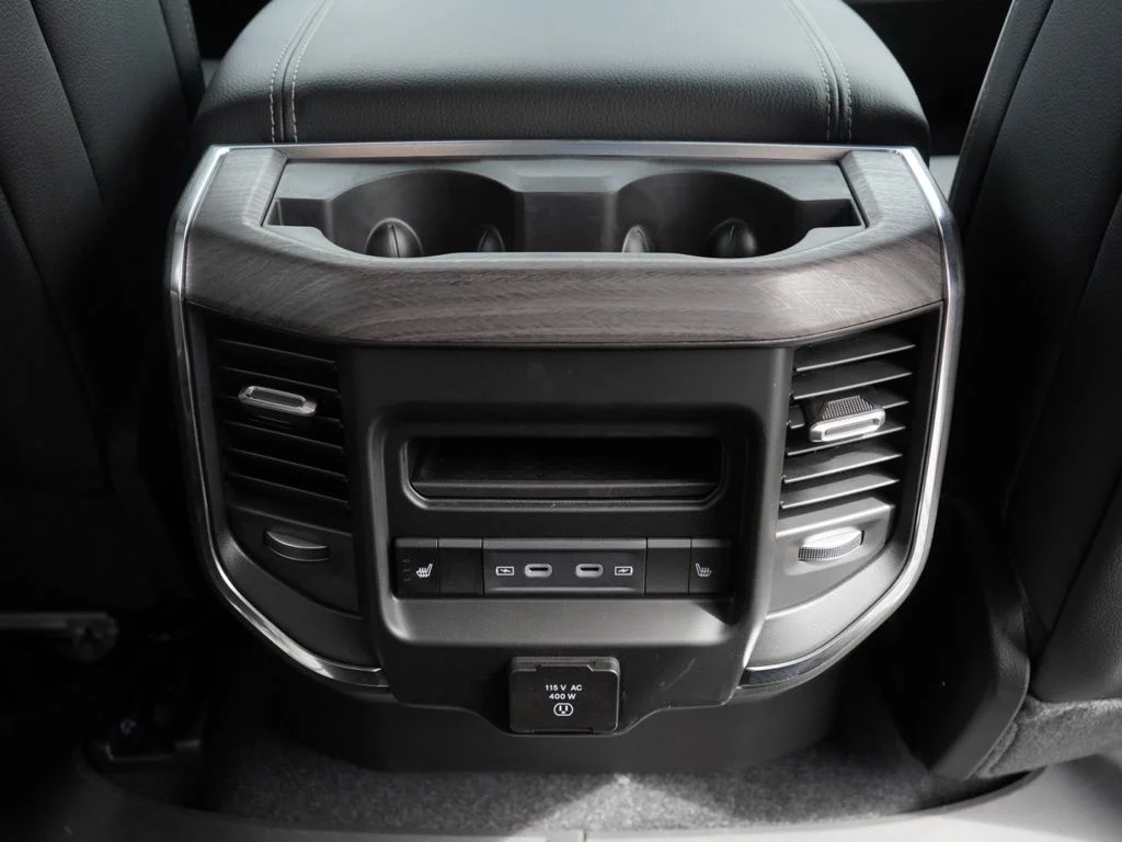 New 2026 Diamond Black Crystal Pearl-Coat Exterior Paint RAM Laramie image 23