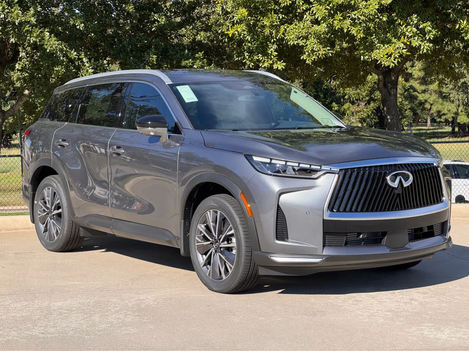 New 2027 GRAPHITE SHADOW INFINITI Luxe FWD image 2