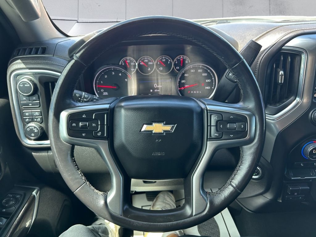 Used 2022 White Chevrolet LT image 9