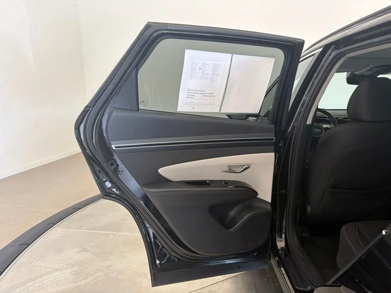 Used 2022 Black Hyundai SEL Convenience image 13