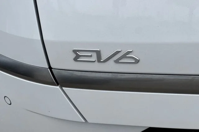 Used 2024 White Kia Wind image 34