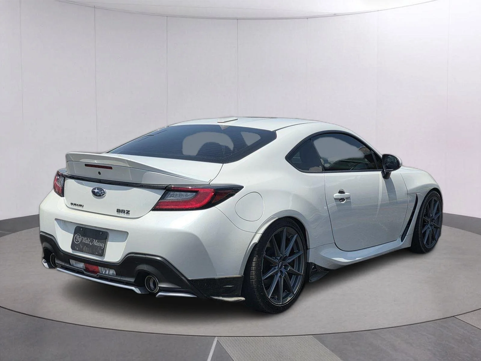 Used 2023 Crystal White Pearl Subaru Limited image 5