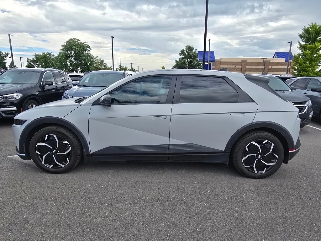 Used 2024 Cyber Gray Hyundai SEL image 9