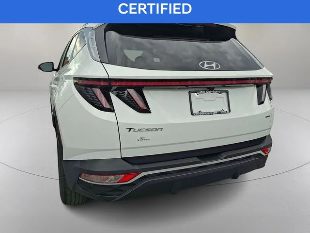 Used 2023 White Hyundai SEL image 7