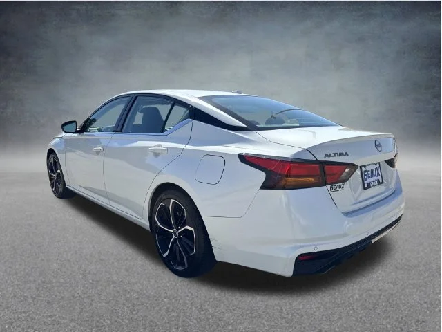 Used 2025 White Nissan 2.5 SR image 17