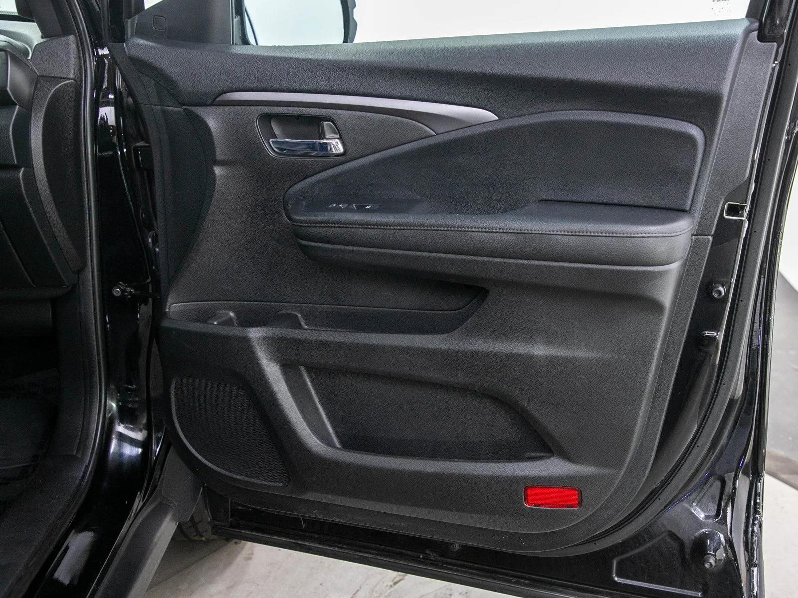 Used 2021 Crystal Black Pearl Honda EX-L AWD image 9