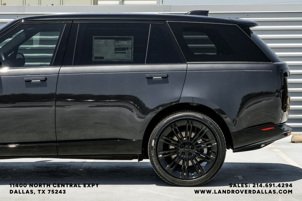New 2026 Carpathian Gray Land Rover SE image 10