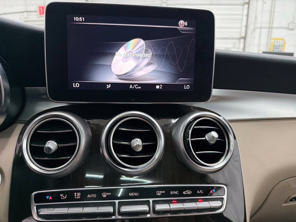 Used 2016 White Mercedes-Benz GLC 300 image 18