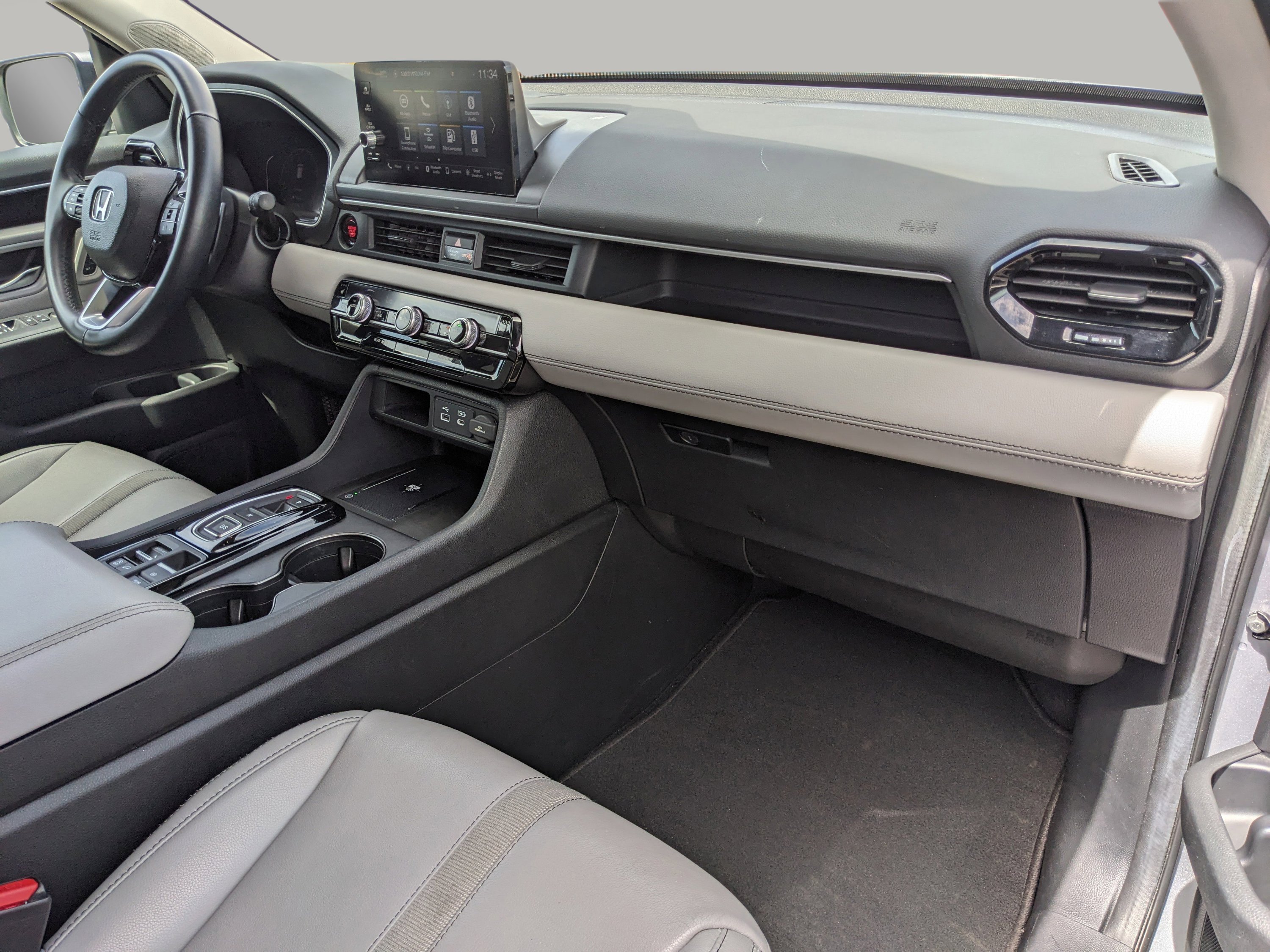 Used 2024 Silver Honda EX-L 8 Passenger image 15