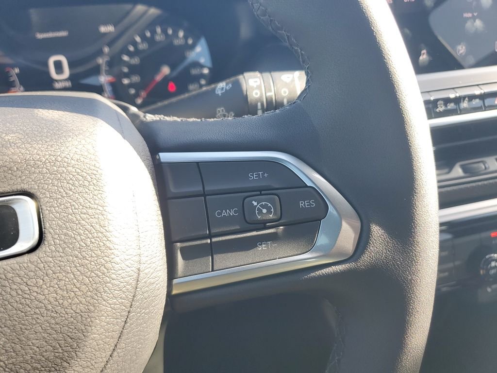 New 2026 Sting-Gray Clearcoat Jeep Latitude image 23