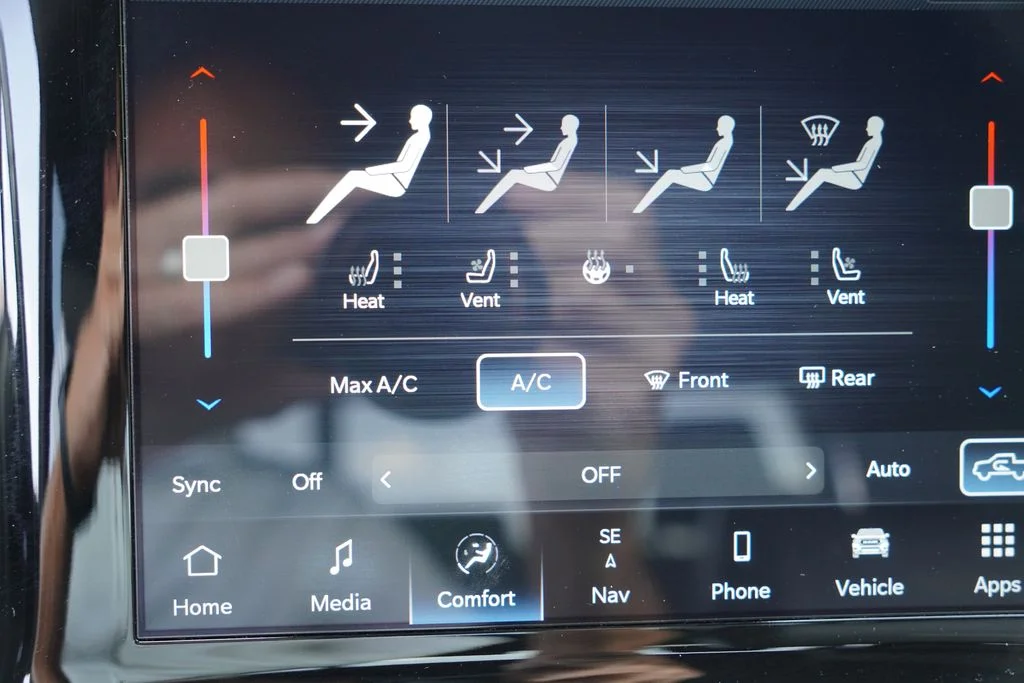 Used 2022 Patriot Blue Pearlcoat Ram Laramie image 28